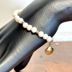 Cream and gold beaded bracelet